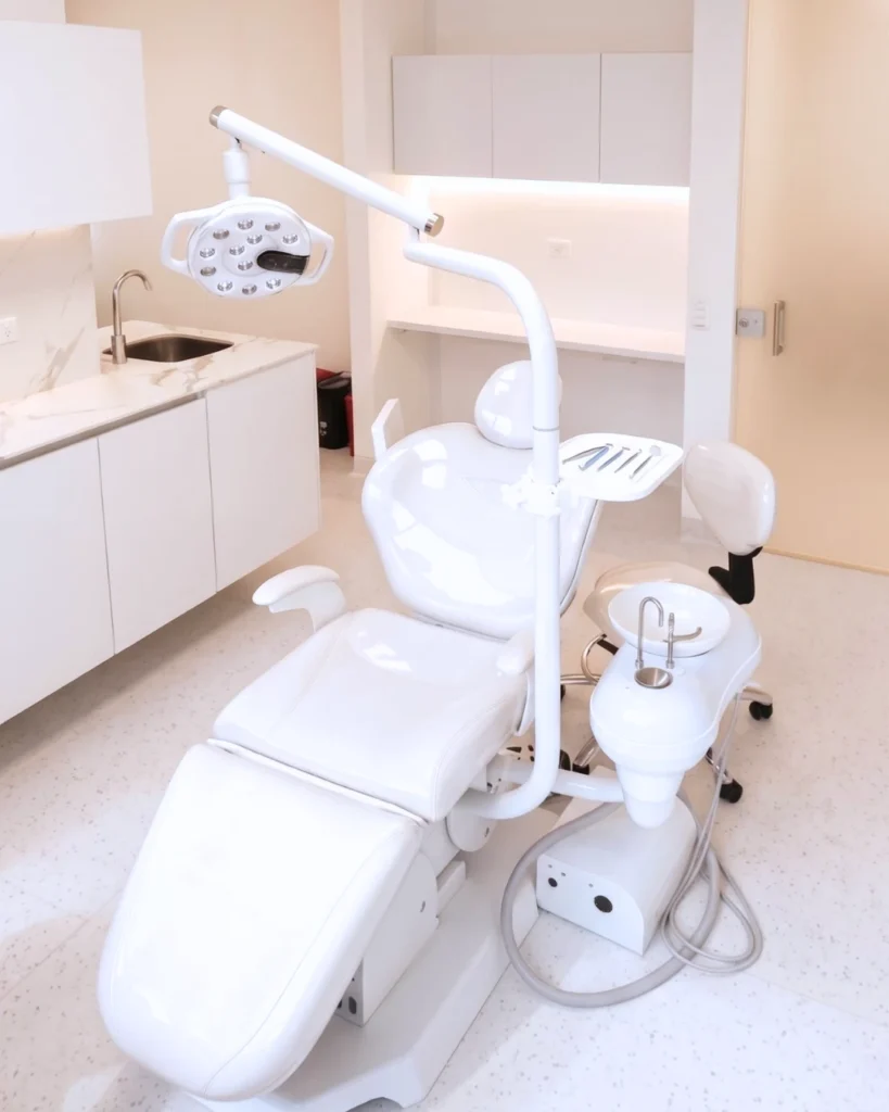 Cambiar prótesis removible por implantes Una decisión que puede darte más comodidad - Be Dharma Dental - Medellín 2 (1)